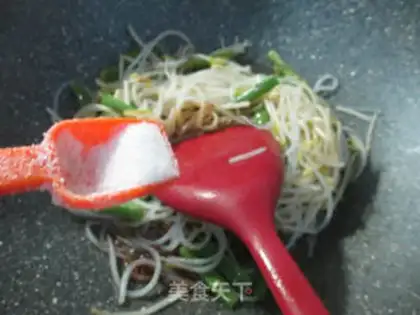 Make Plum green bean sprouts and rice powder step 5