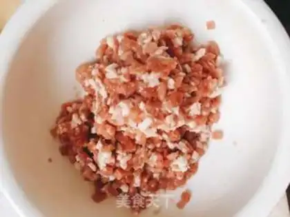 Make Taiwan-style sausage step 1