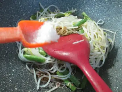 Make Plum green bean sprouts and rice powder step 6