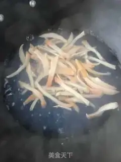Make Green pepper fried gold abalone step 4