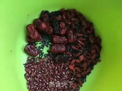 Make Four red, black rice soup step 0