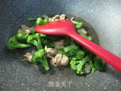 Make Flower clams and broccoli step 3