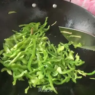 Make Green pepper fried gold abalone step 10