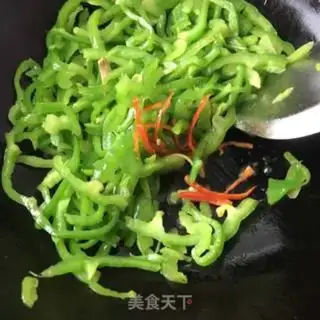 Make Green pepper fried gold abalone step 12