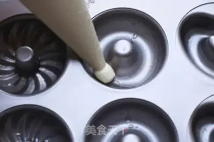 Make Marble doughnuts step 7