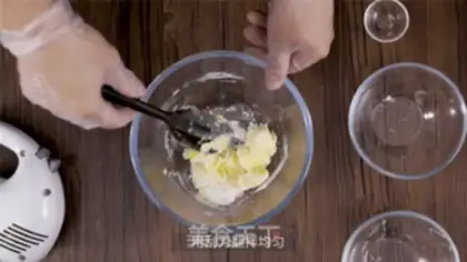Make Fast-hand snacks: button cookies step 2