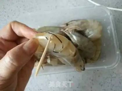 Make Tomato oil and shrimp step 0