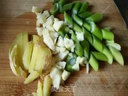 Make Tomato oil and shrimp step 2