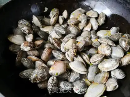 Make Scrambled clams step 5