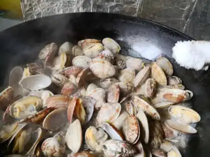 Make Scrambled clams step 7