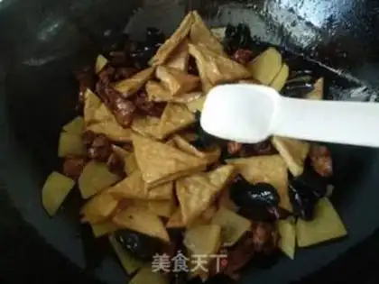 Make Tofu-dry, black-mole potatoes step 14