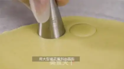Make Fast-hand snacks: button cookies step 10