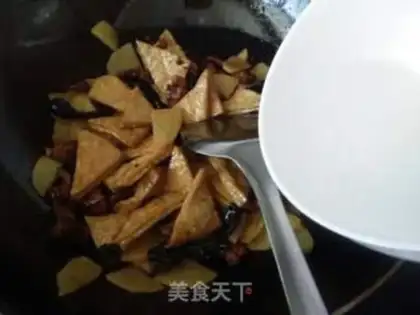 Make Tofu-dry, black-mole potatoes step 15