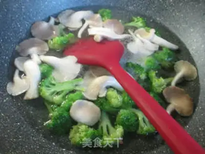 Make Soo-jeong-goo fried broccoli step 1