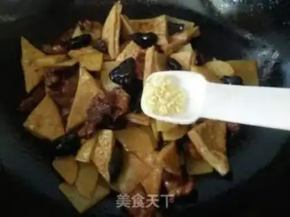 Make Tofu-dry, black-mole potatoes step 16