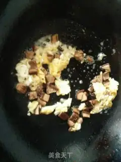 Make Plum mushrooms. Hot dry noodles step 7