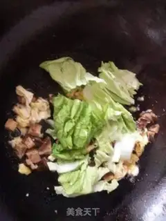 Make Plum mushrooms. Hot dry noodles step 8