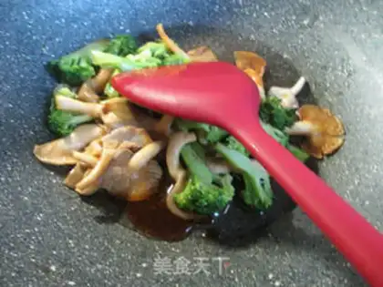 Make Soo-jeong-goo fried broccoli step 5