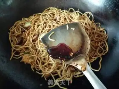 Make Plum mushrooms. Hot dry noodles step 11