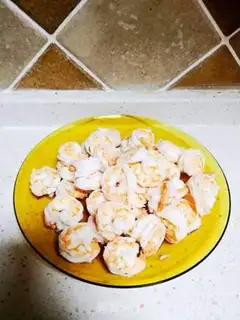 Make Tomato sauce and shrimp step 0