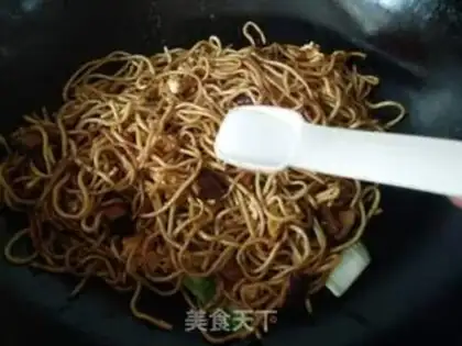 Make Plum mushrooms. Hot dry noodles step 12