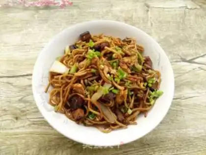 Make Plum mushrooms. Hot dry noodles step 14