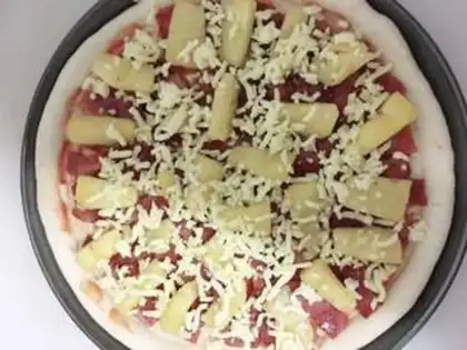 Make Hawaiian pizza step 10