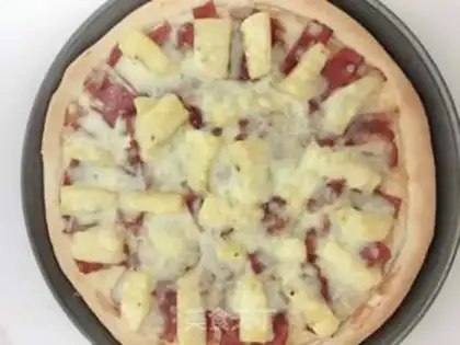 Make Hawaiian pizza step 12