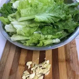Make Garlic lettuce step 0