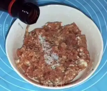 Make A rose with fresh meat step 1