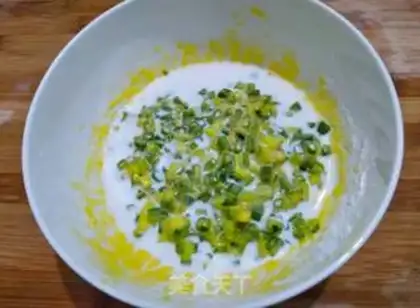 Make Onion omelet step 4