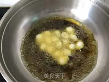 Make Burgundy eggs step 1
