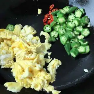 Make Autumn fried eggs step 9
