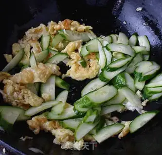 Make Fried tomato cucumber step 4