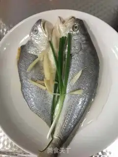 Make Fresh yellow fish step 1