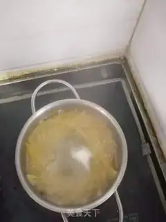 Make Seafood crab legs and pasta step 0