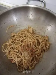 Make Seafood crab legs and pasta step 4