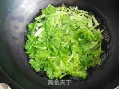 Make Celery fried abalone mushrooms step 3