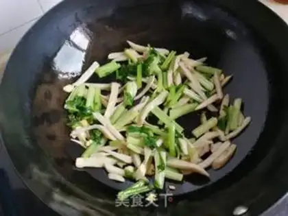 Make Celery fried abalone mushrooms step 5