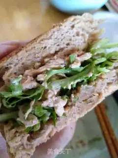 Make Tuna sandwich step 4