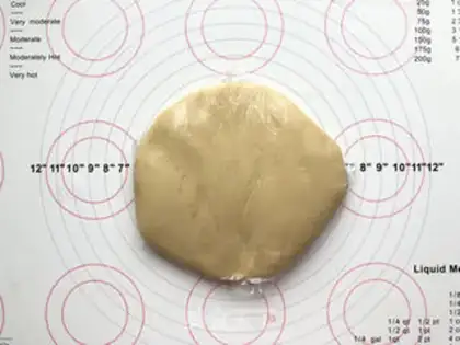 Make A wide bean saloon moon cake step 4