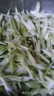 Make Celery slices step 1