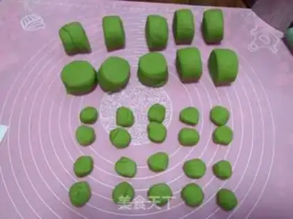 Make Frog bean bun step 5