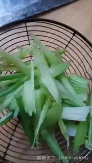 Make Celery slices step 2
