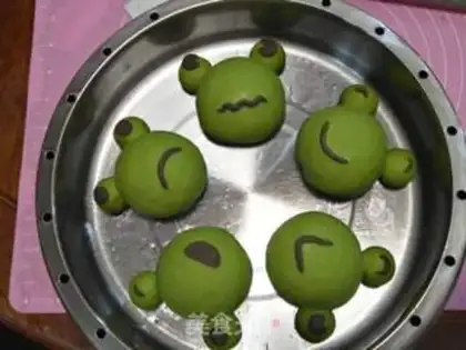 Make Frog bean bun step 9