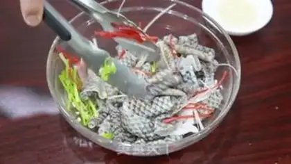 Make Spicy and cold fish skins step 6
