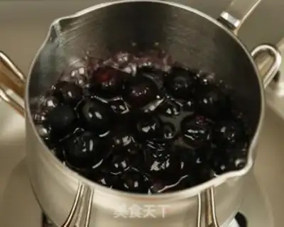 Make Blueberry milkshake step 2