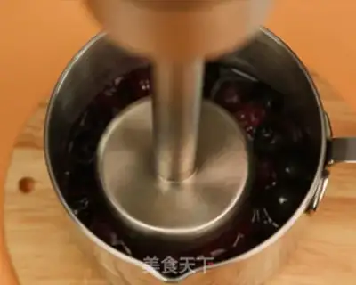 Make Blueberry milkshake step 3