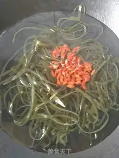 Make Poonmelon seaweed soup step 3