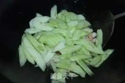 Make cucumber shrimp step 3